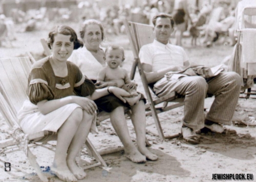 Left to right: Lilly Hollenberg (Berginsky), Polly Hollenberg/Holcenbacher, baby Martin Hollenbery, Harry Hollenberg/Holcenbacher (circa 1936)